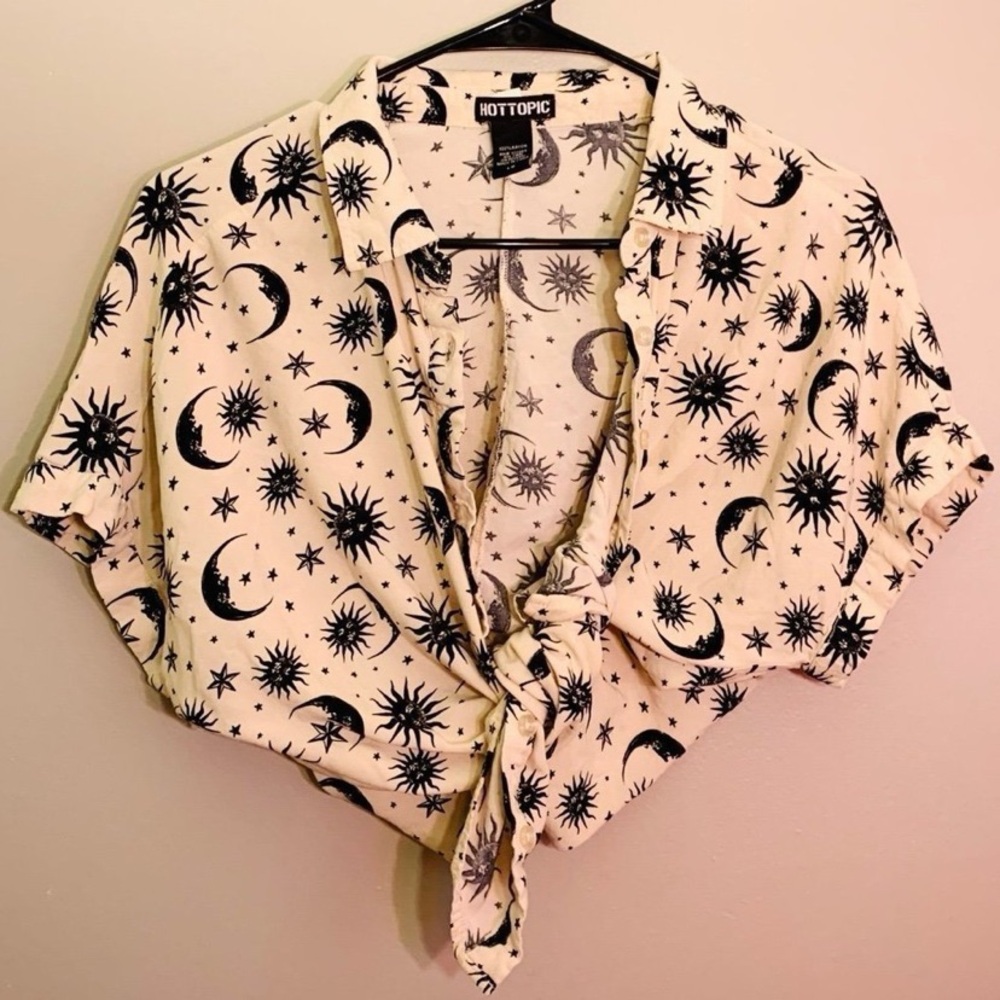 baggy sun and moon crop top button blouse